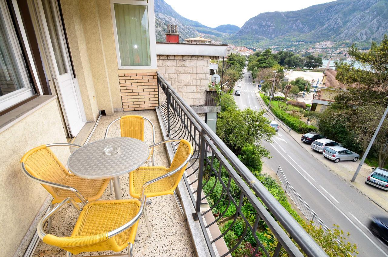 Central Apartment Kotor Bagian luar foto