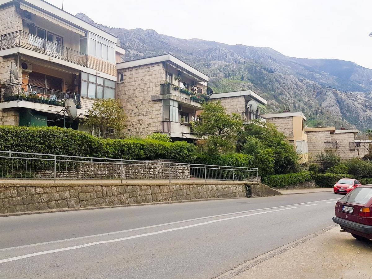 Central Apartment Kotor Bagian luar foto
