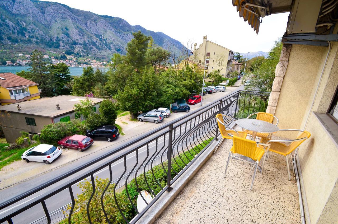 Central Apartment Kotor Bagian luar foto